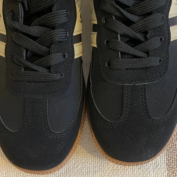 Stylish Black and Tan Women's Sneakers - Picture 6 of 12